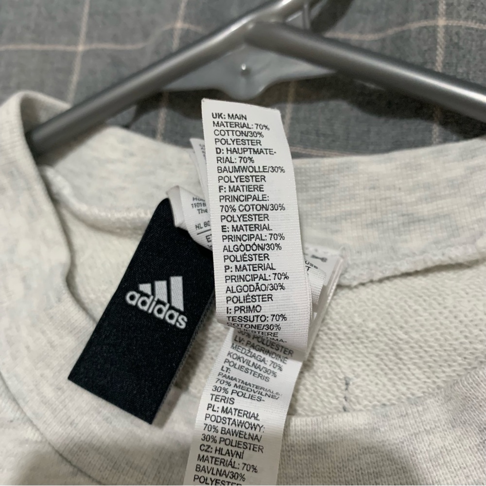 LIKE NEW ADIDAS OVERSIZED SWEATSHIRT - Picture 7 of 7